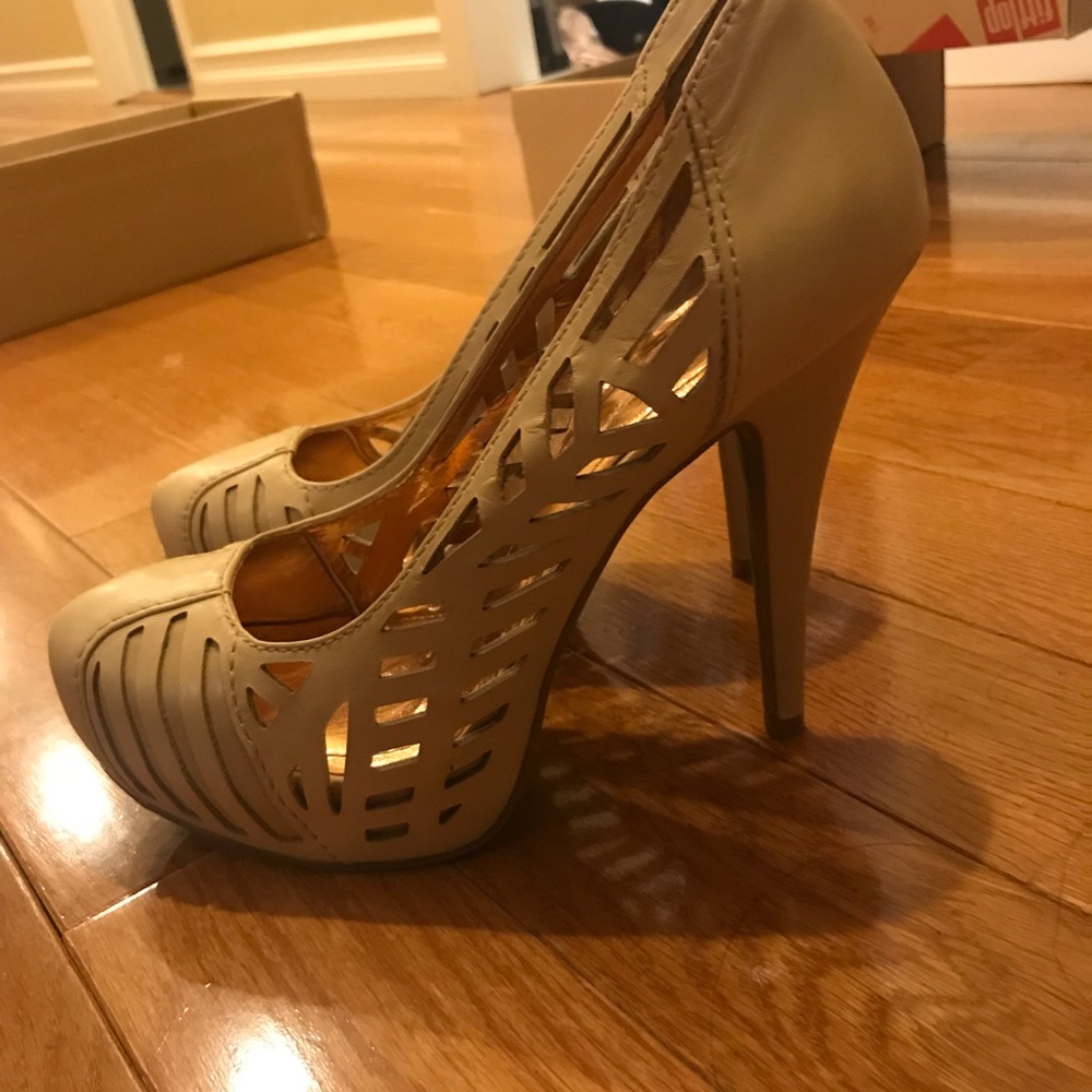BCBGeneration tan pumps